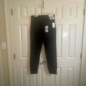 Black Skinny Jeans Sleek and Versatile